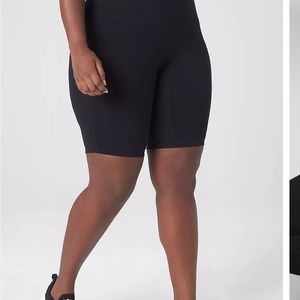 LIVI High Rise Signature Stretch Knee Short